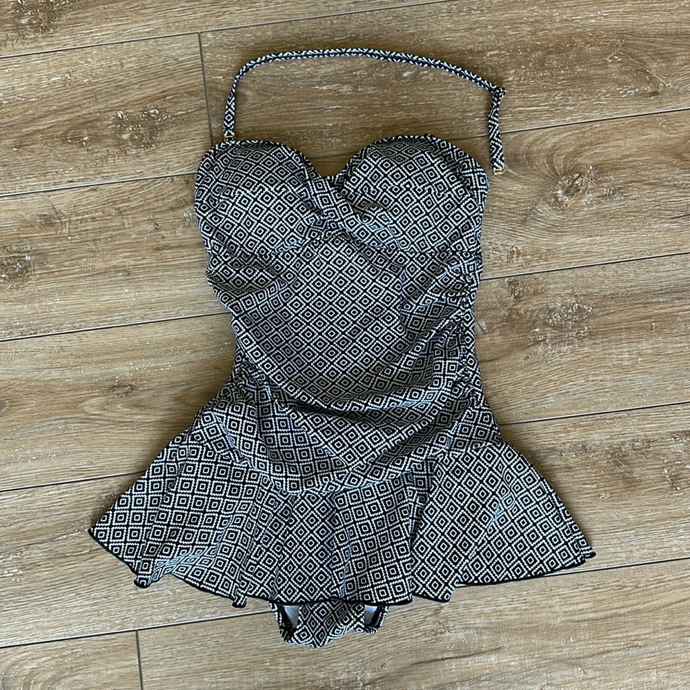 NWOT Shore Shapes Swimwear Black &White one-piece Size 8